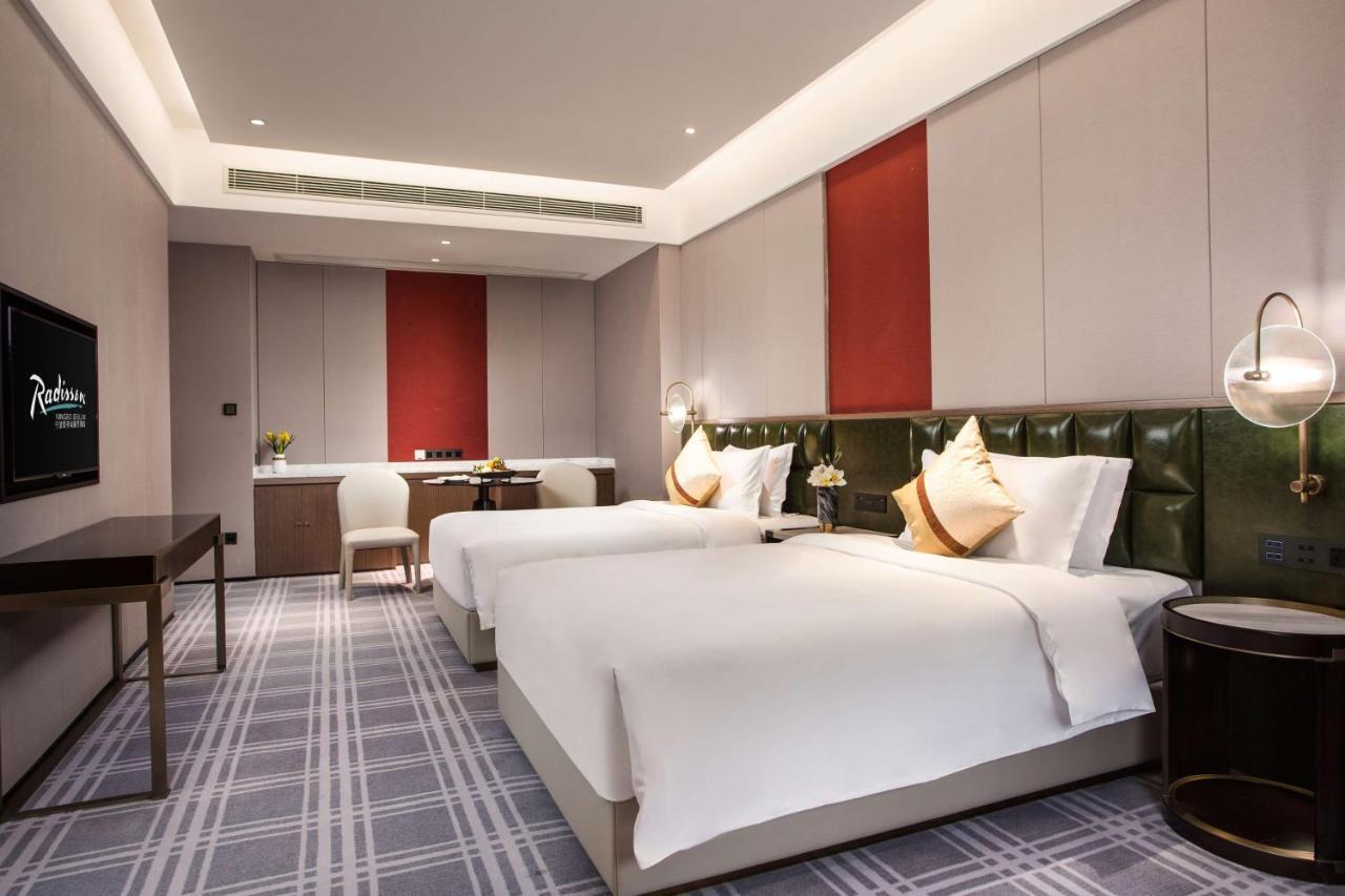 Hotel Radisson Ningbo Beilun Exterior foto